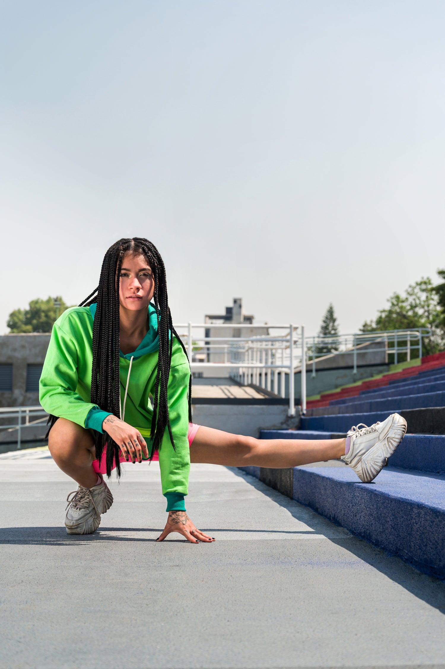 Ropa urbana deportiva casual unisex hombre mujer nonbinary mexico colorida cool diferente unica onda diseño mexicano hecha en mexico sudadera pants bra deportivo ropa gym bazar tendencia nike reebok champion estilo patagonia tenis slow fashion ecologica